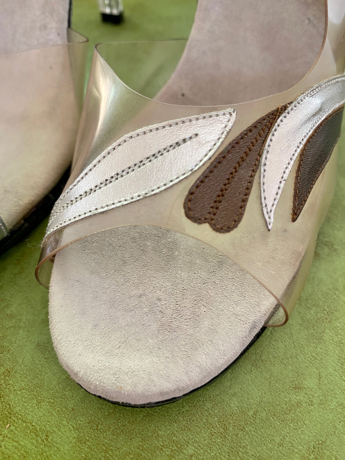 1950's Vintage Lucite Heels by Onex | Clear | Size 7.5 | Silver, Brown | Slingback