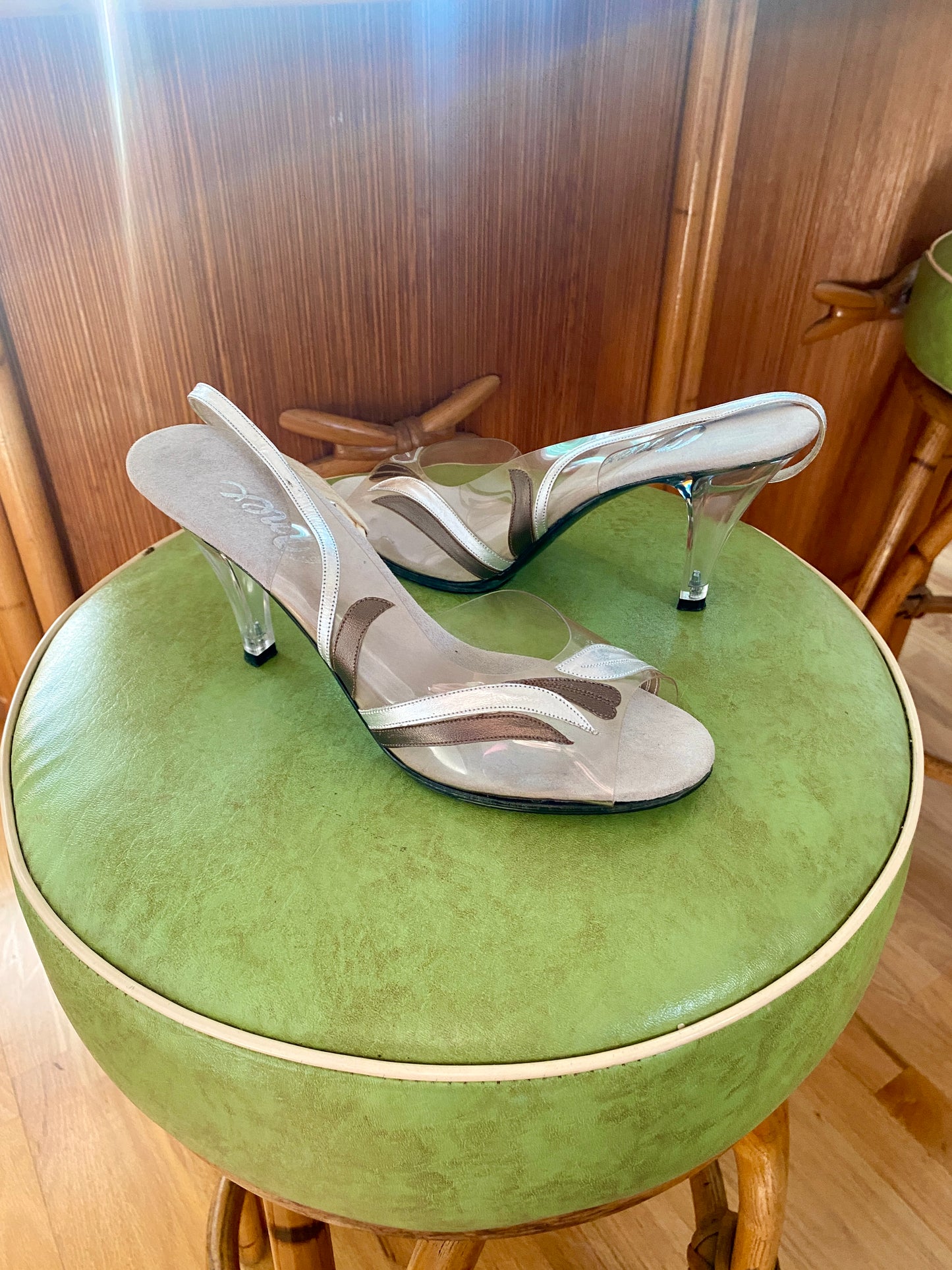 1950's Vintage Lucite Heels by Onex | Clear | Size 7.5 | Silver, Brown | Slingback