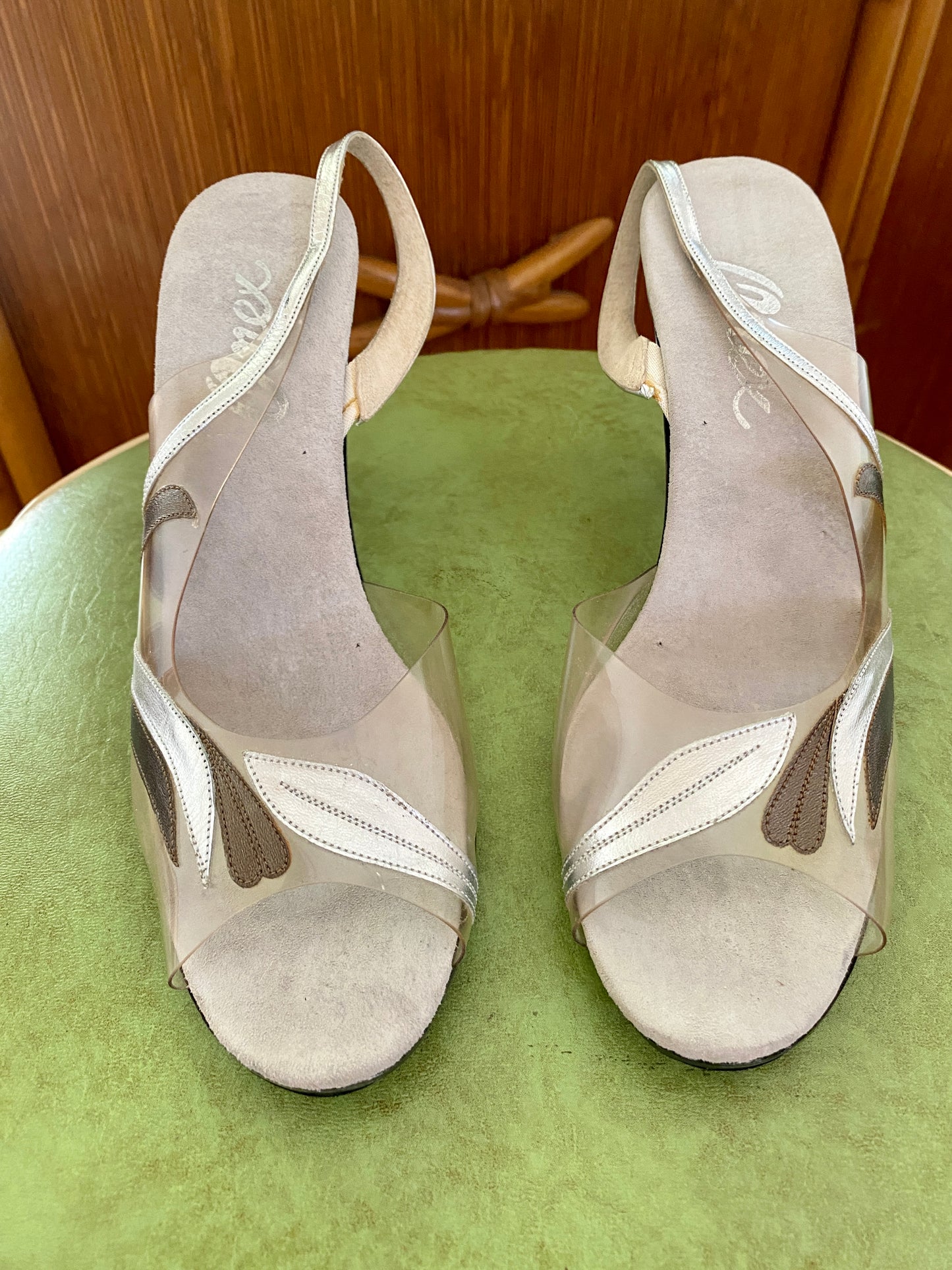 1950's Vintage Lucite Heels by Onex | Clear | Size 7.5 | Silver, Brown | Slingback