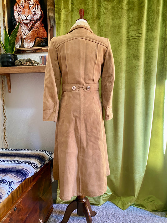 Vintage 1970s Genuine Suede Tan Trench Coat by Cosa Nova, Warm Faux Sherpa Lining, Belt, Large Pockets, Excellent condition | Women’s XS/S