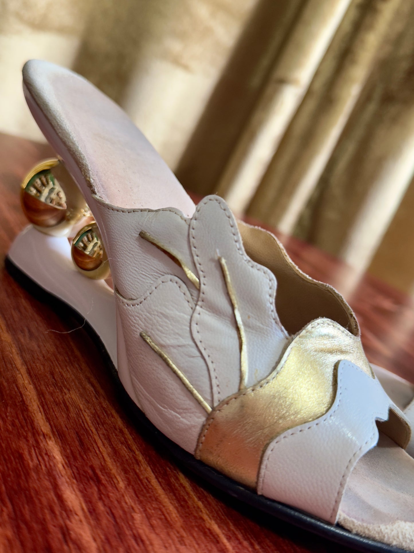 Vintage Onex Wedges, White & Gold | Sz 7 M