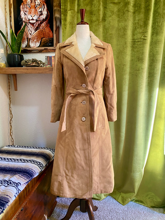 Vintage 1970s Genuine Suede Tan Trench Coat by Cosa Nova, Warm Faux Sherpa Lining, Belt, Large Pockets,  Excellent condition | Women’s XS/S