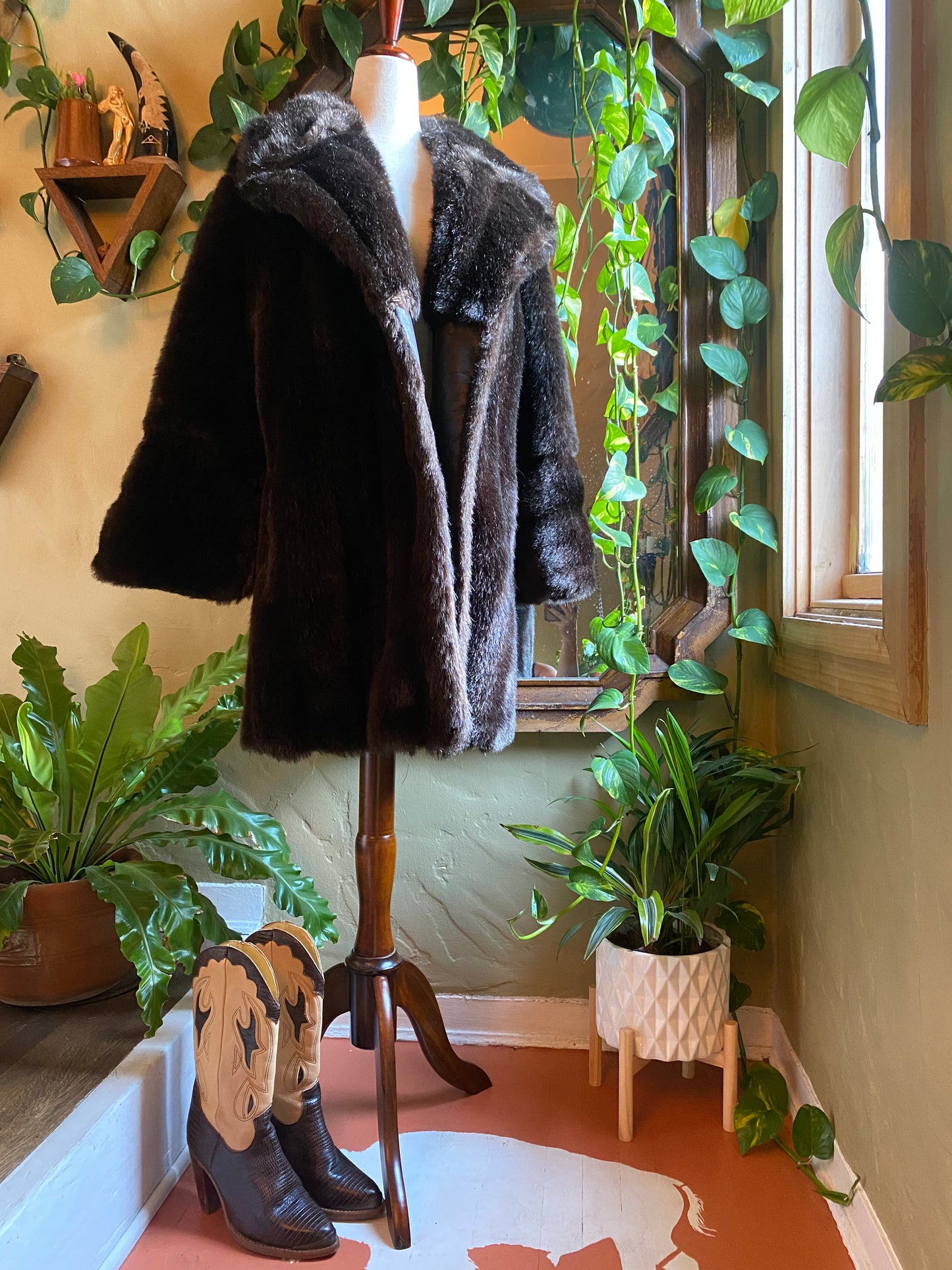 Vintage Chocolate Faux Fur Coat w/ Belt | plush, luxurious old Hollywood glam, big bell sleeves, oversized collar | Women's L