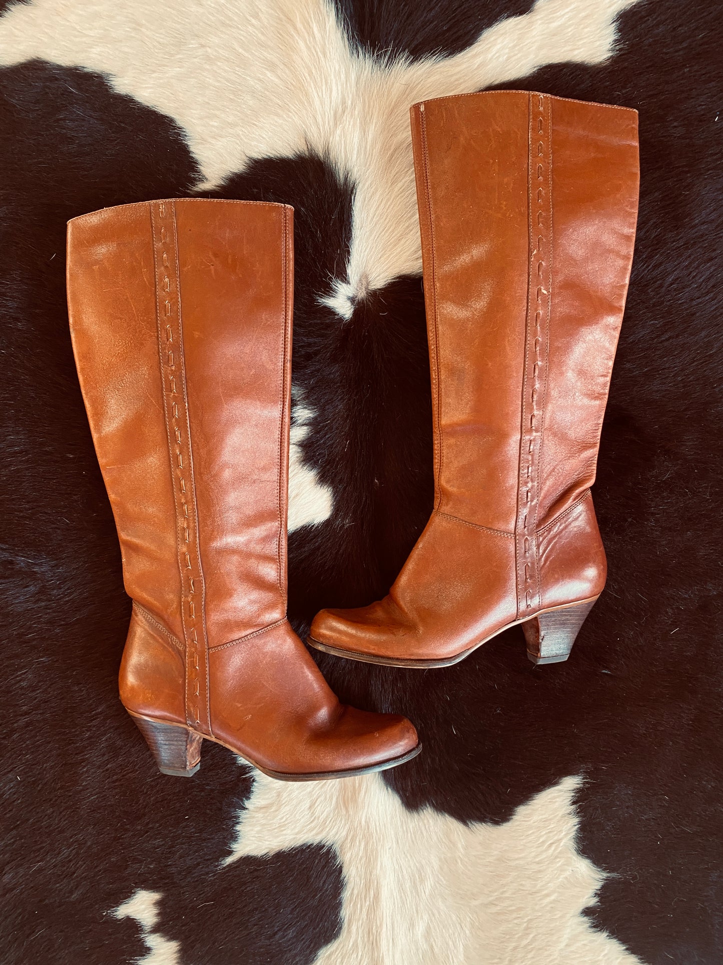 Vintage 70s Boots in Rustic Cognac Brown Genuine Leather, Knee-High, Stacked Wood Kitten Heel, Side Zipper, Women's 7.5M