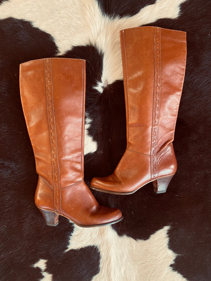 Vintage 70s Boots in Rustic Cognac Brown Genuine Leather, Knee-High, Stacked Wood Kitten Heel, Side Zipper, Women's 7.5M