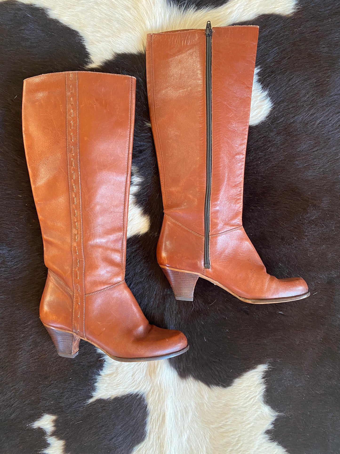 Vintage 70s Boots in Rustic Cognac Brown Genuine Leather, Knee-High, Stacked Wood Kitten Heel, Side Zipper, Women's 7.5M