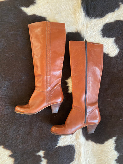 Vintage 70s Boots in Rustic Cognac Brown Genuine Leather, Knee-High, Stacked Wood Kitten Heel, Side Zipper, Women's 7.5M